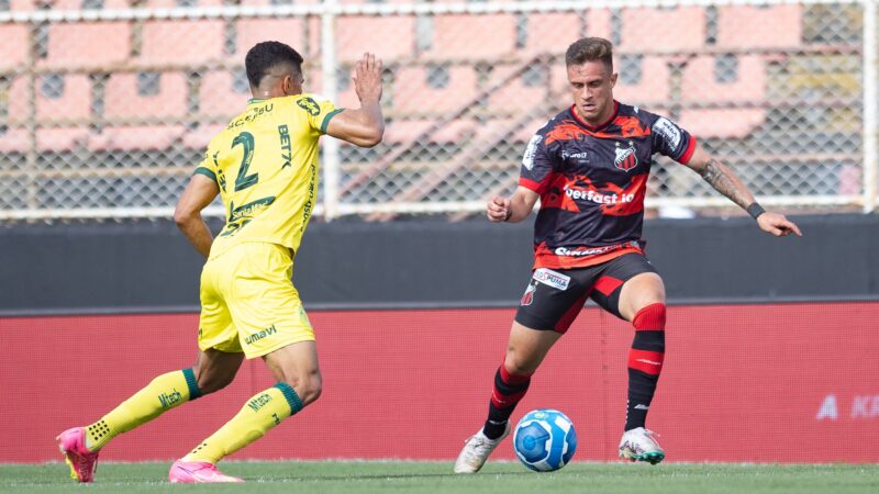 Náutico acerta a contratação do atacante Felipe Saraiva