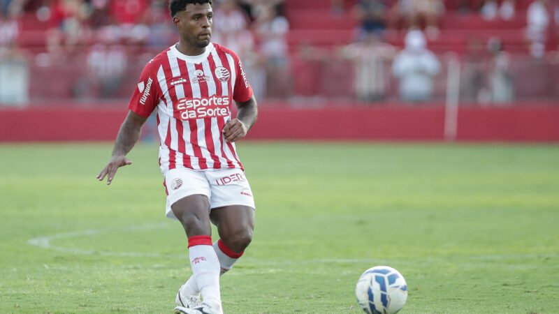 Náutico encaminha renovação de contrato com o volante Auremir