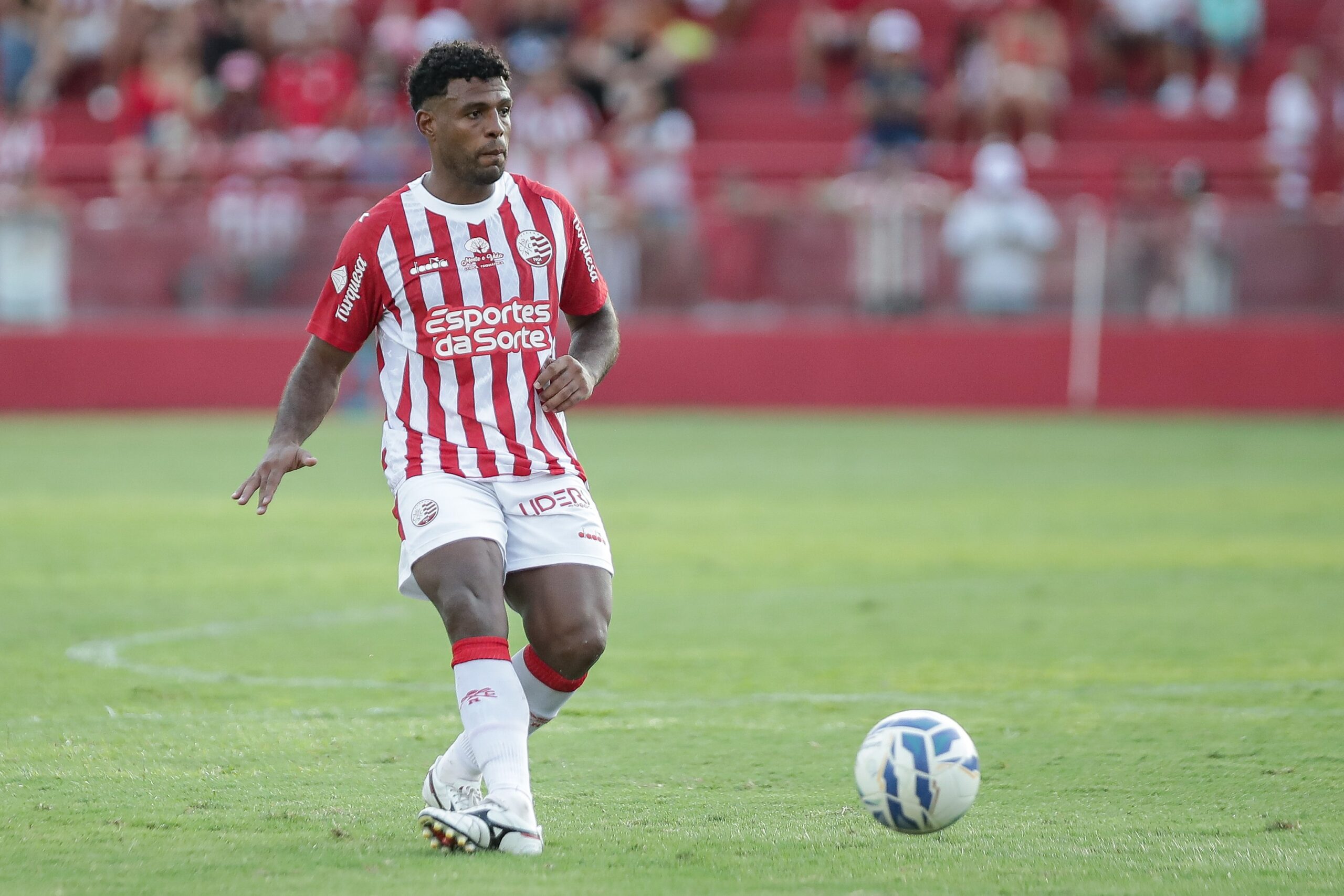 Náutico encaminha renovação de contrato com o volante Auremir