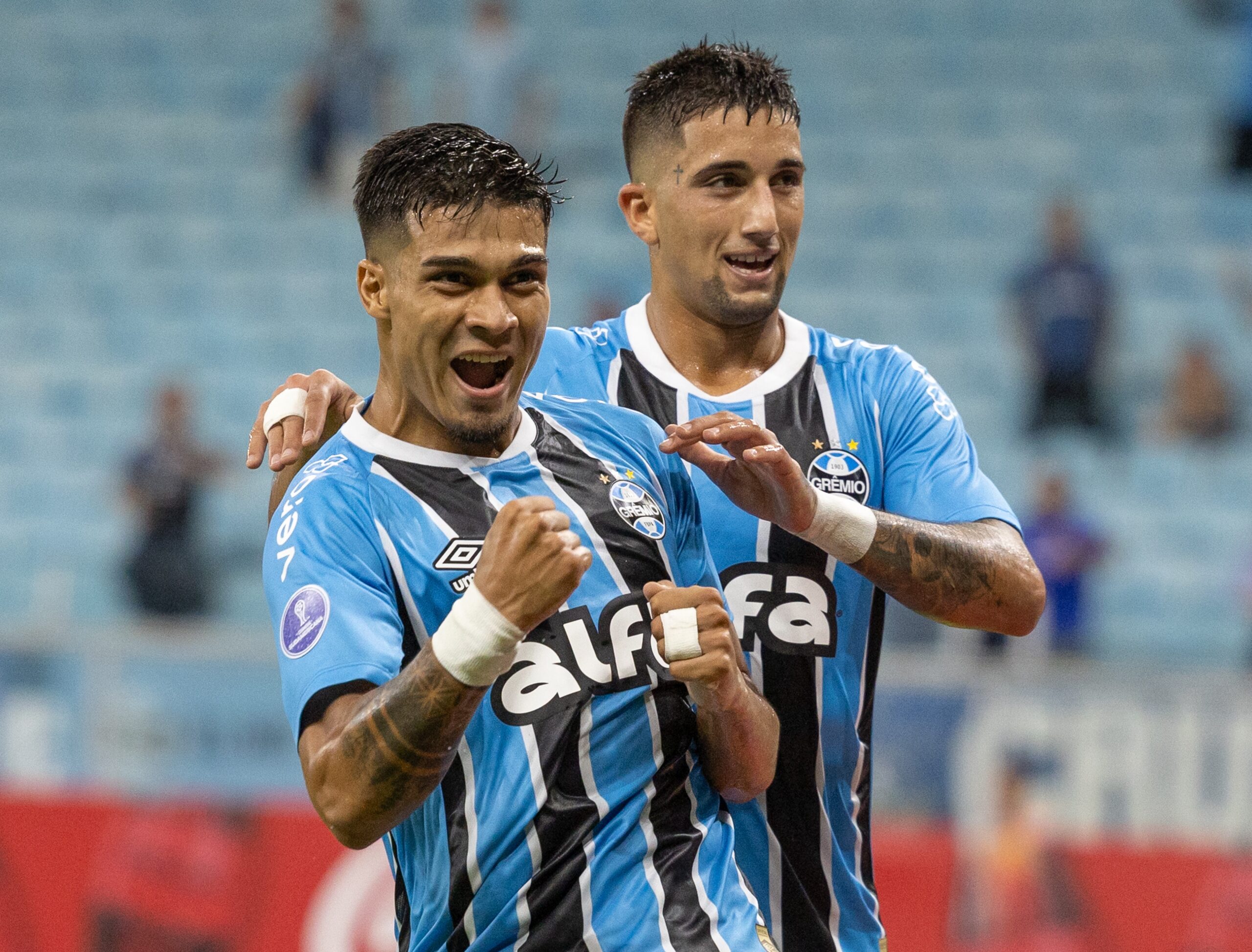 Trio uruguaio de R$ 60 milhões repete roteiro no Grêmio e frustra expectativa