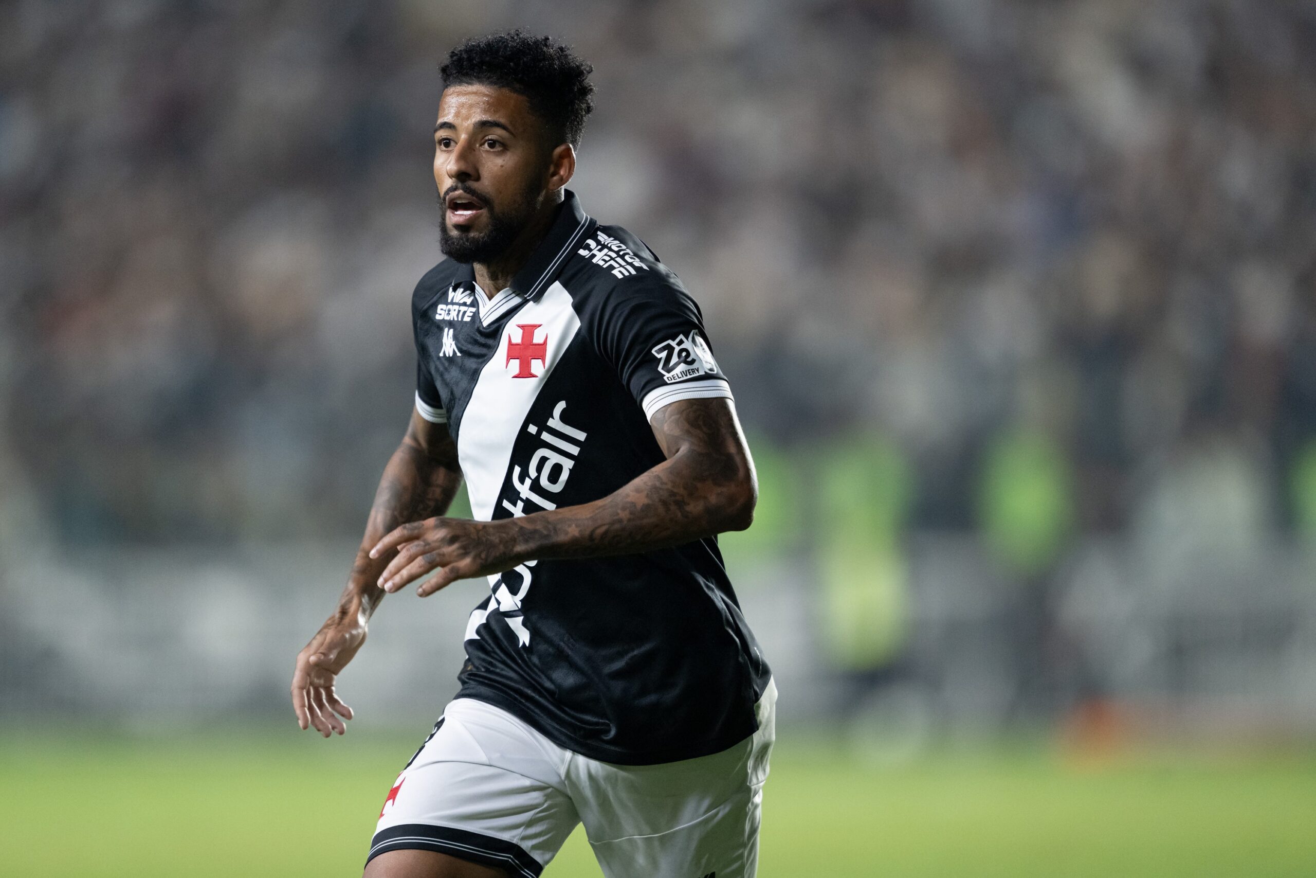 Em fim de contrato com o Vasco, Paulinho recebe sondagens e deve deixar o clube