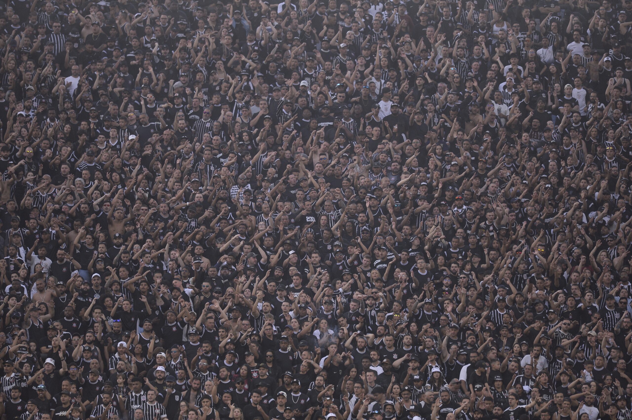 Torcida do Corinthians esgota ingressos para segunda semi da Copa do Brasil contra o Cruzeiro