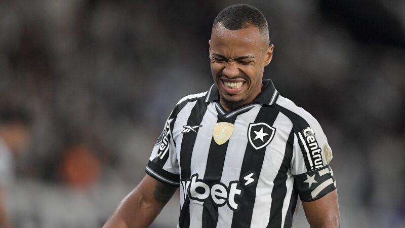 Botafogo e Palmeiras acertam valores  de transferência de Marlon Freitas, mas detalhes atrasam desfecho
