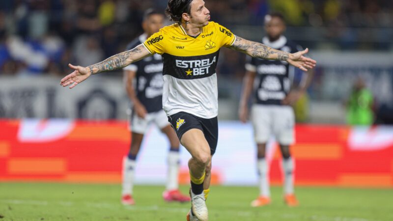 Chapecoense negocia contratação do meia Jean Carlos, do Criciúma