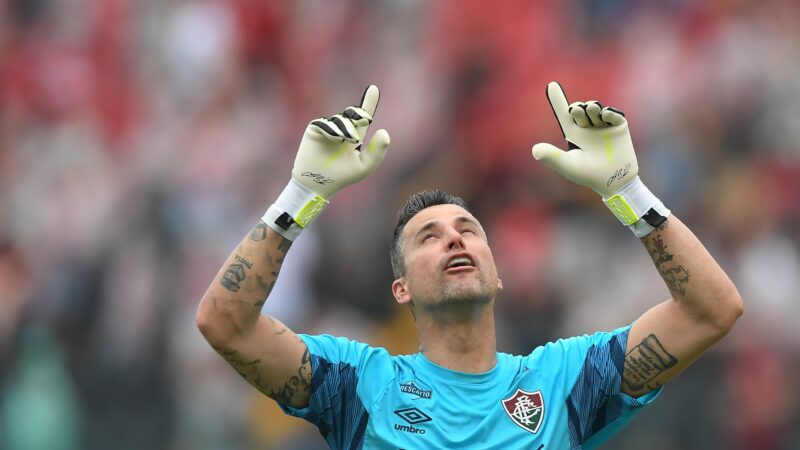 Fábio soma recordes no Fluminense e não pensa em aposentadoria aos 45 anos