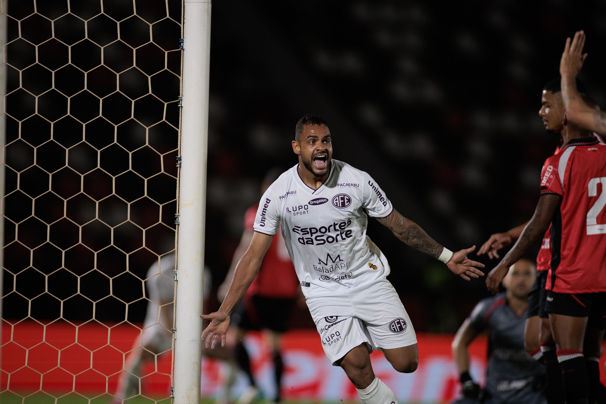 Entenda por que o meia-atacante Juninho ainda não foi anunciado pelo Náutico