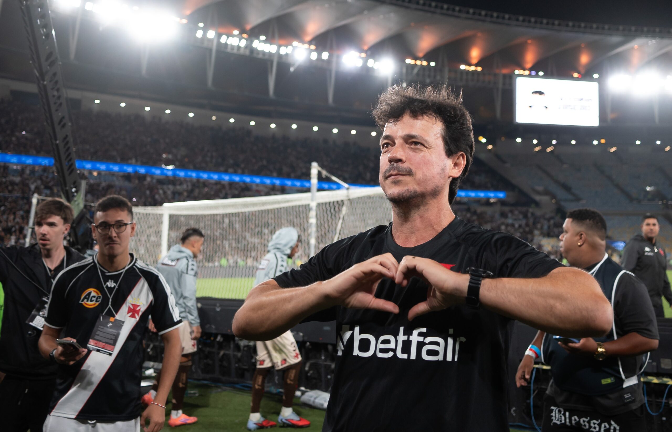 Diniz 🤝 Maracanã: todos os títulos do técnico foram no estádio onde o Vasco vai decidir a Copa do Brasil