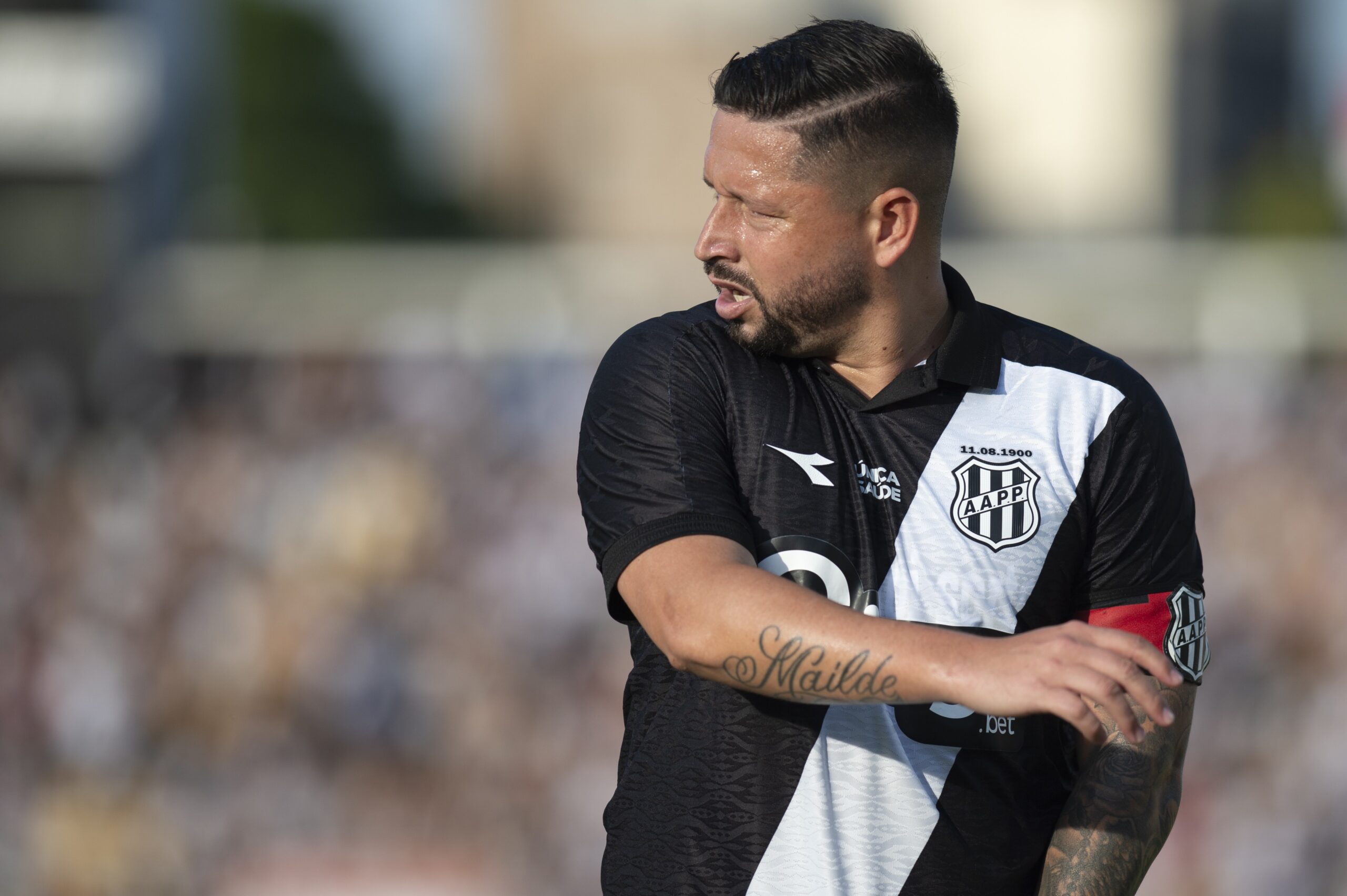 Elvis fica sem contrato com a Ponte e tem semana decisiva para definir futuro