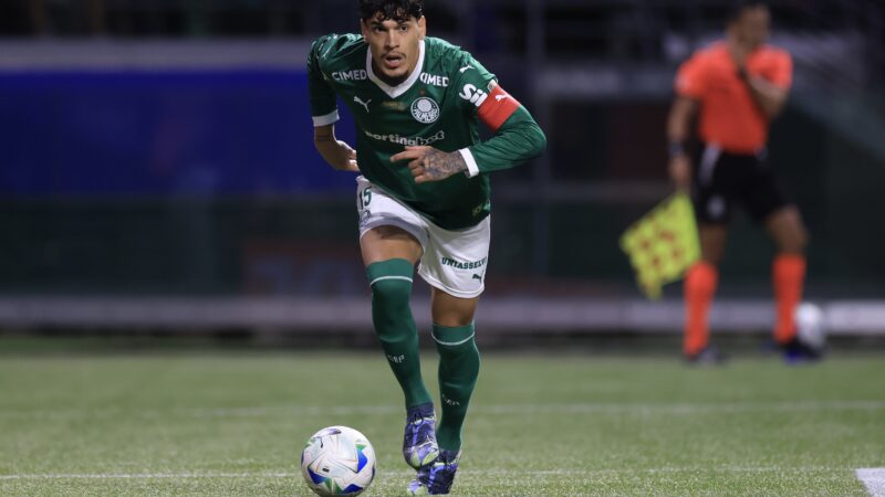 Gustavo Gómez, do Palmeiras, é quem soma mais minutos em campo no mundo desde 2020