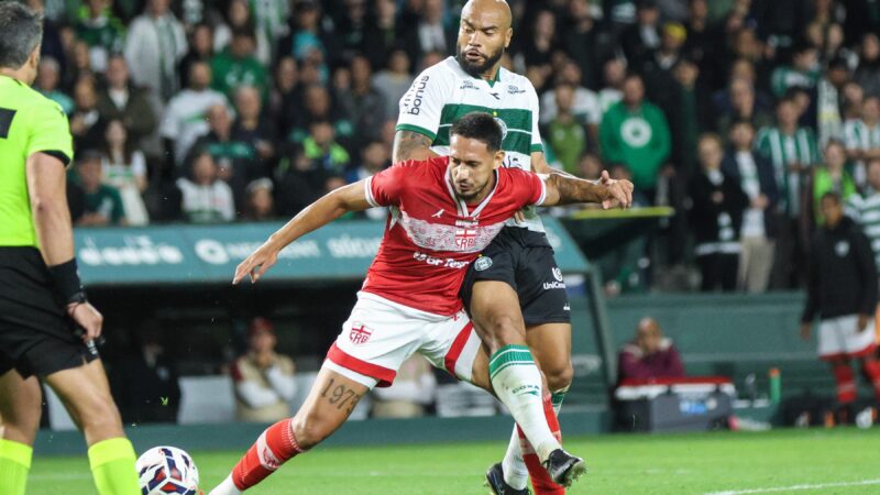 Coritiba anuncia renovação com o zagueiro Rodrigo Moledo para 2026