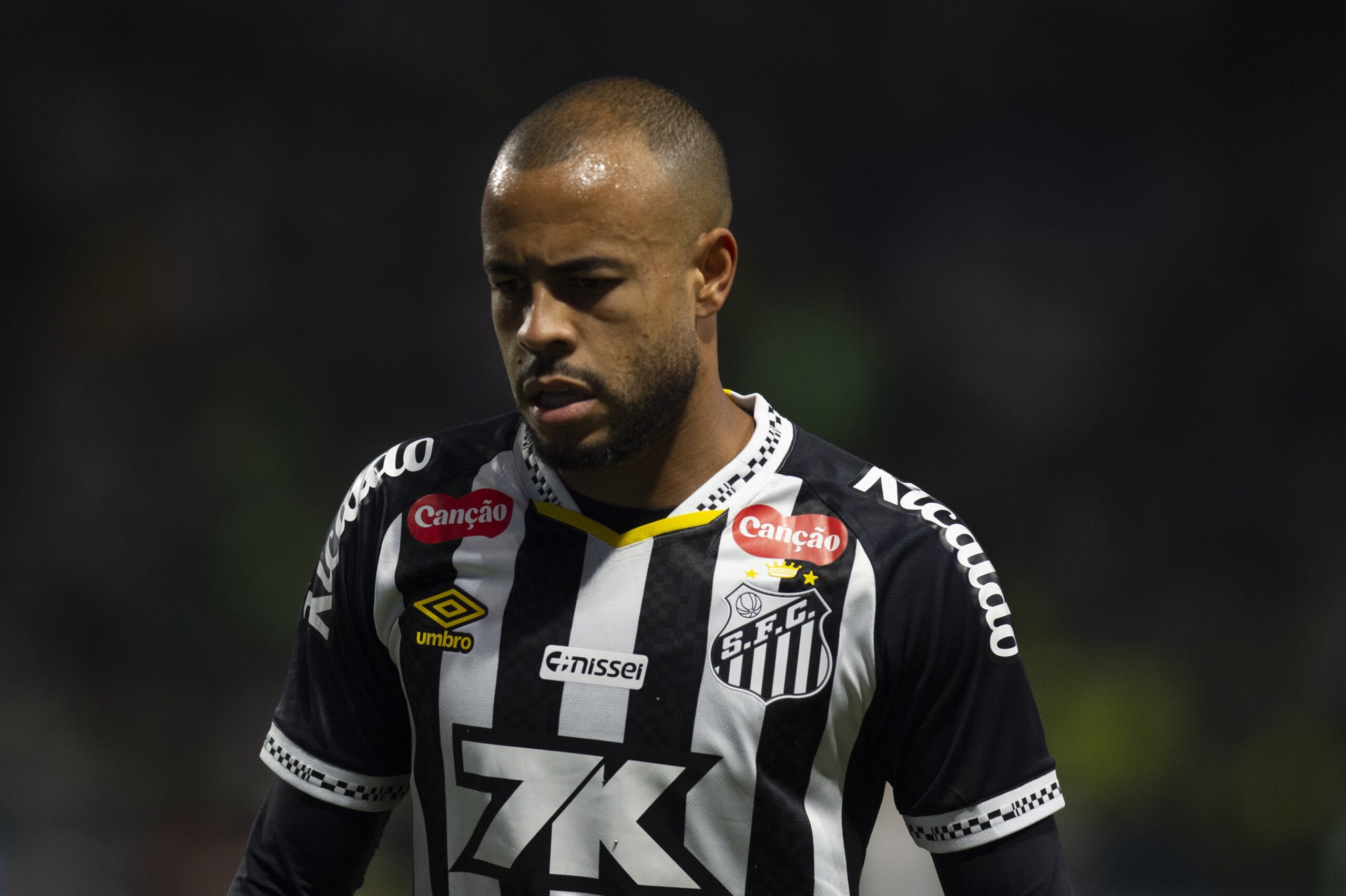 Mayke quer permanecer no Santos para recuperar espaço em 2026