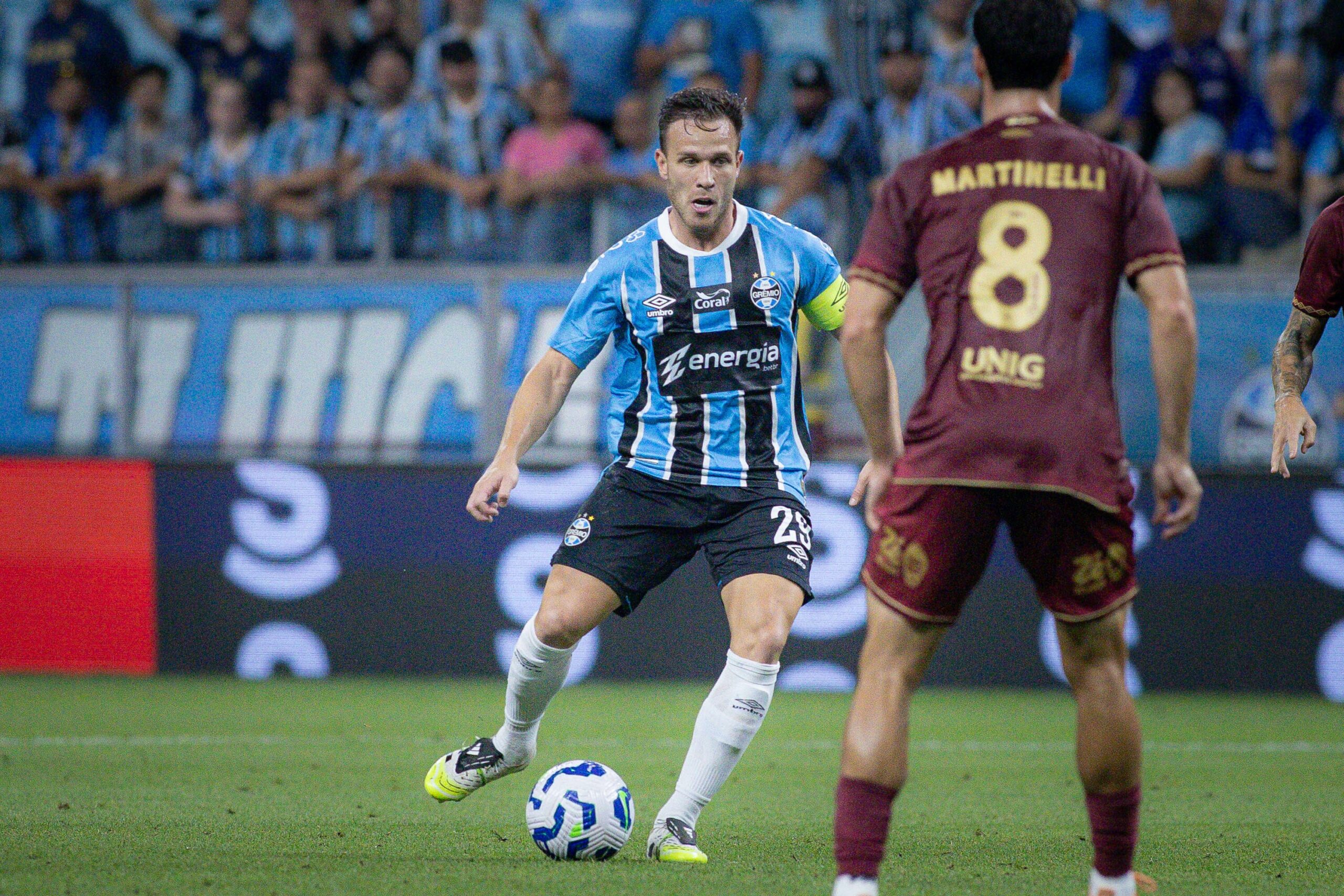 Grêmio estreia camisa com patrocinador máster substituto; veja fotos