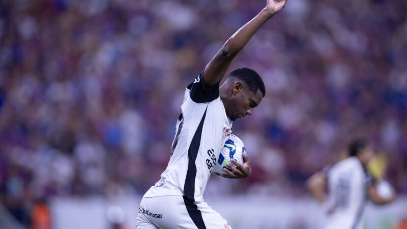 Autor do gol contra o Fortaleza, André revela inspiração em volantes ídolos do Corinthians