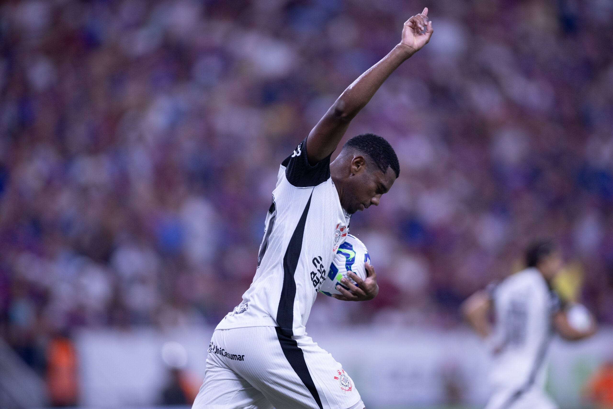 Autor do gol contra o Fortaleza, André revela inspiração em volantes ídolos do Corinthians