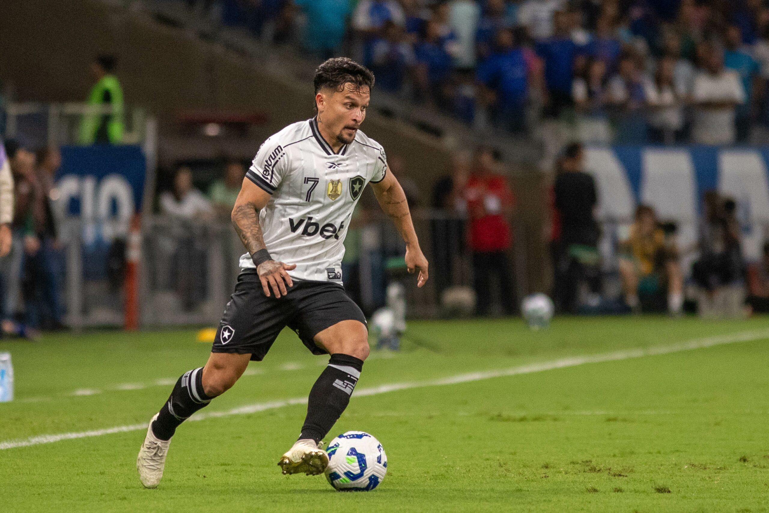 Entenda como dívida com o Zenit afeta o futuro de Artur no Botafogo