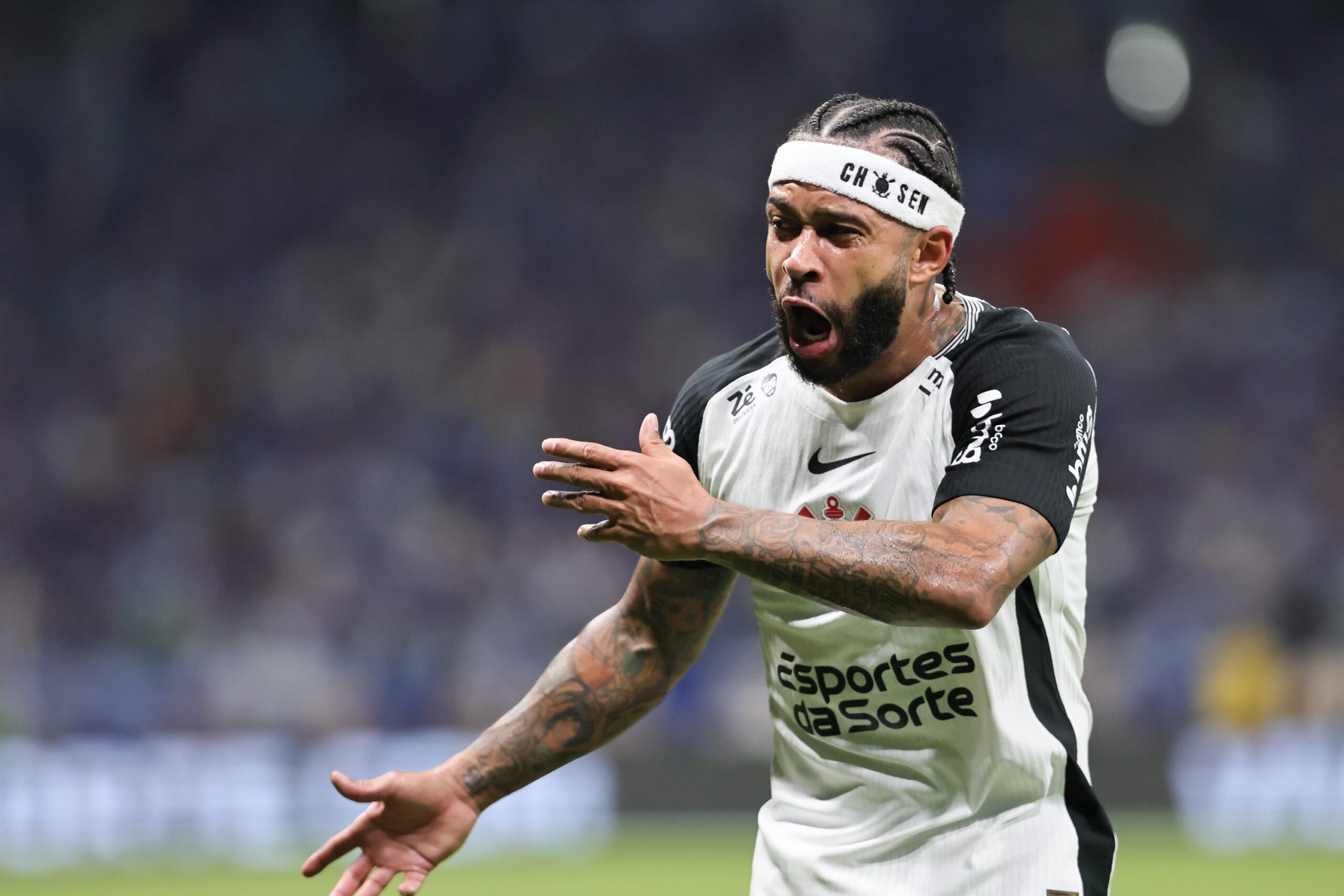 Autor do gol, Memphis exalta vitória do Corinthians e responde em português: “Muito importante”