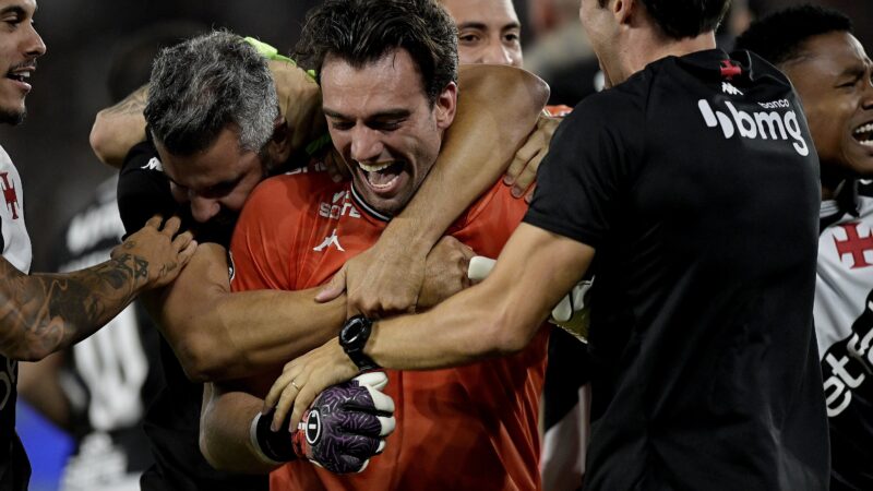 Léo Jardim chega à sexta classificação seguida pelo Vasco com quase 25% das cobranças defendidas