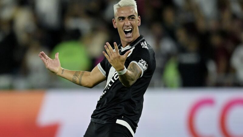 Pumita mantém 100% de aproveitamento em pênaltis e se declara: “Eu amo muito o Vasco”