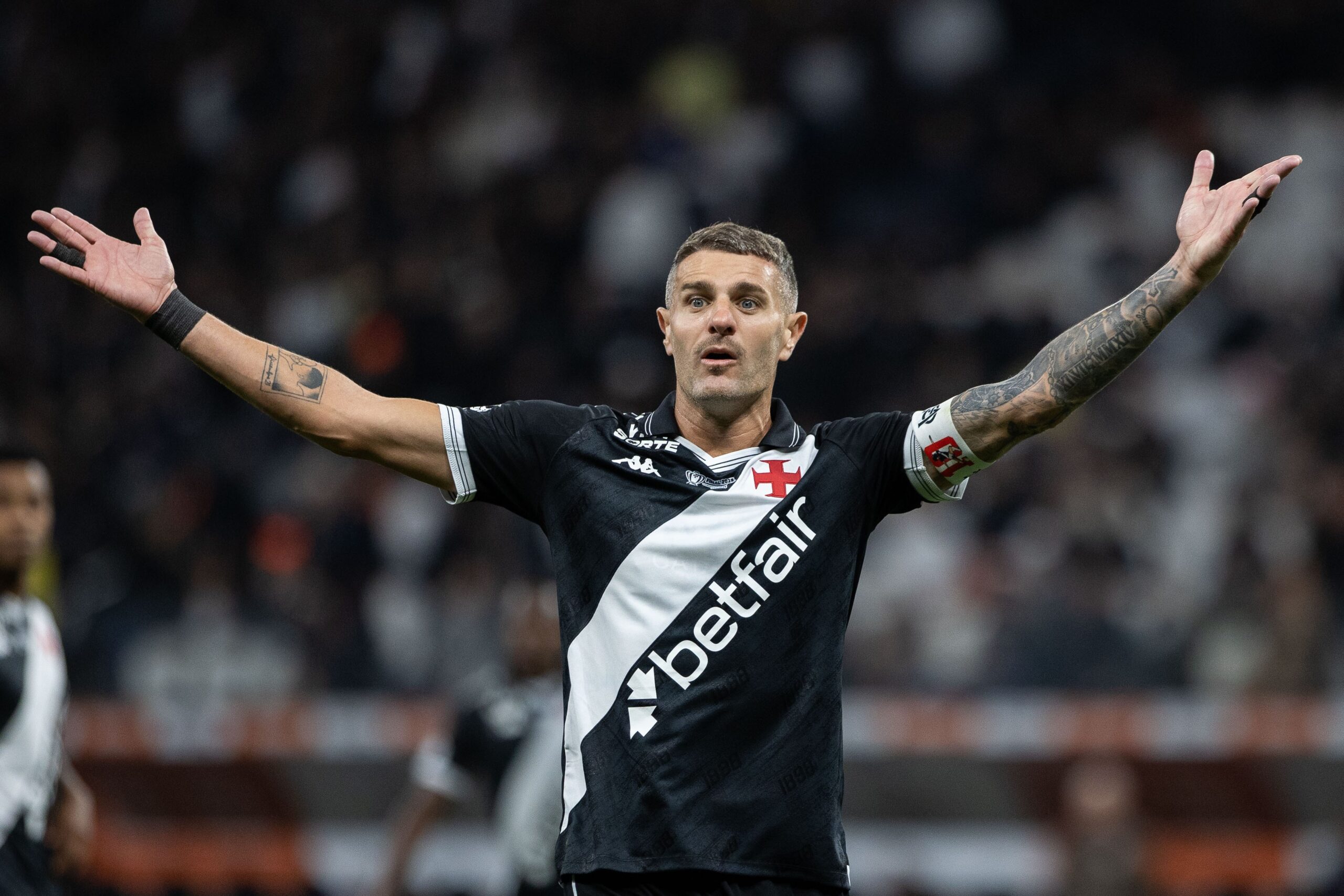 Vegetti dá o caminho para o Vasco ser campeão no domingo: “O time quer estar do tamanho da torcida”