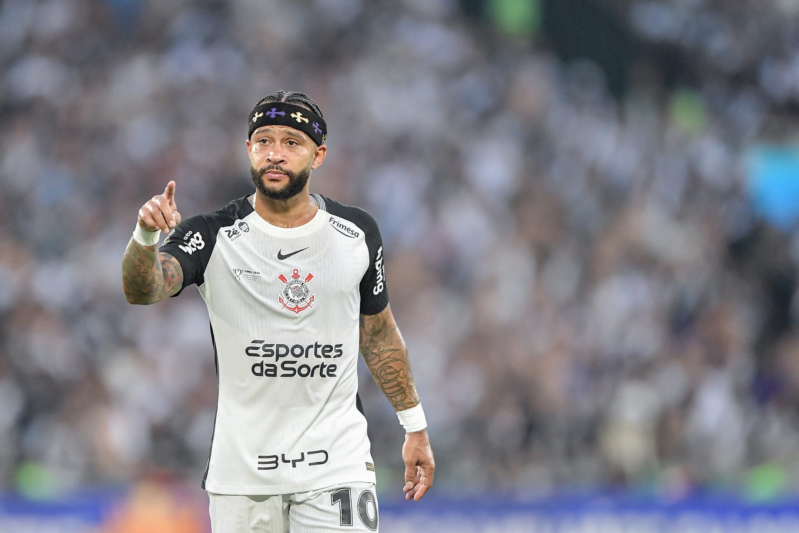 Memphis Depay comemora título do Corinthians e desabafa: “Ninguém acreditava em nós”