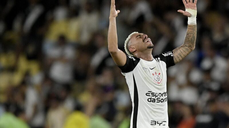 Matheuzinho provoca Vasco durante festa do Corinthians no Maracanã: “Mais um vice”