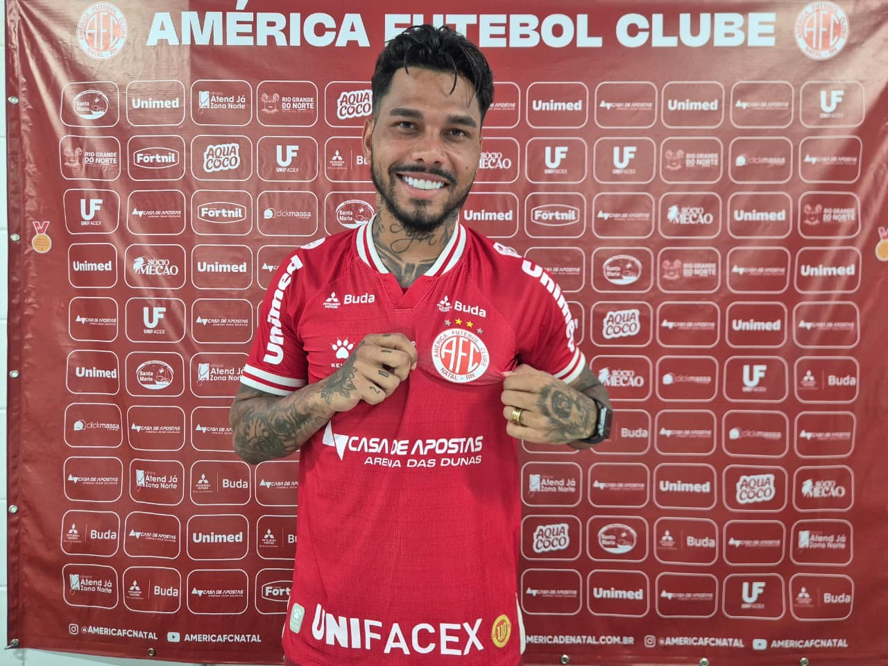 Meia Alisson Taddei é apresentado pelo América-RN