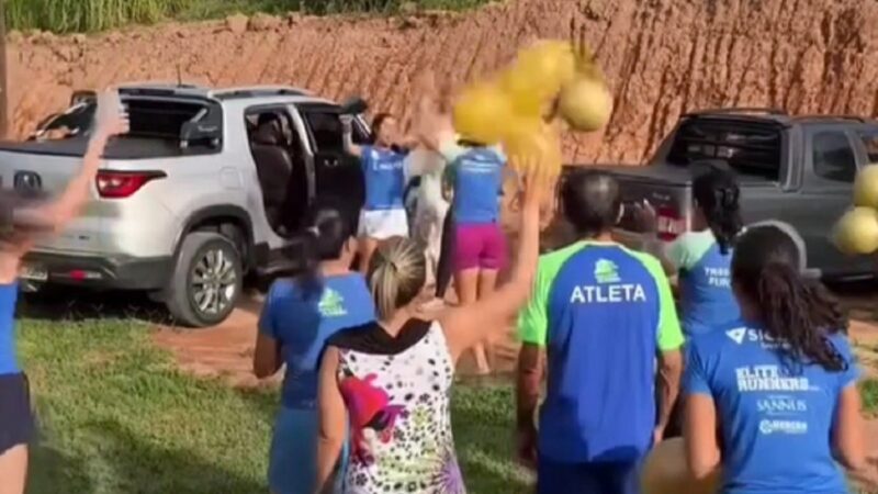 Com Tema da Vitória e festa, campeã da Volta da Pampulha é recebida no interior de MG; vídeo