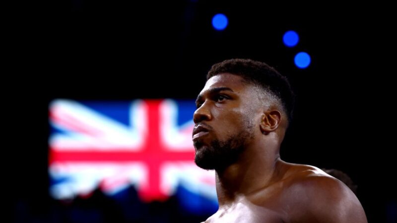 Anthony Joshua se envolve em acidente de carro com duas mortes