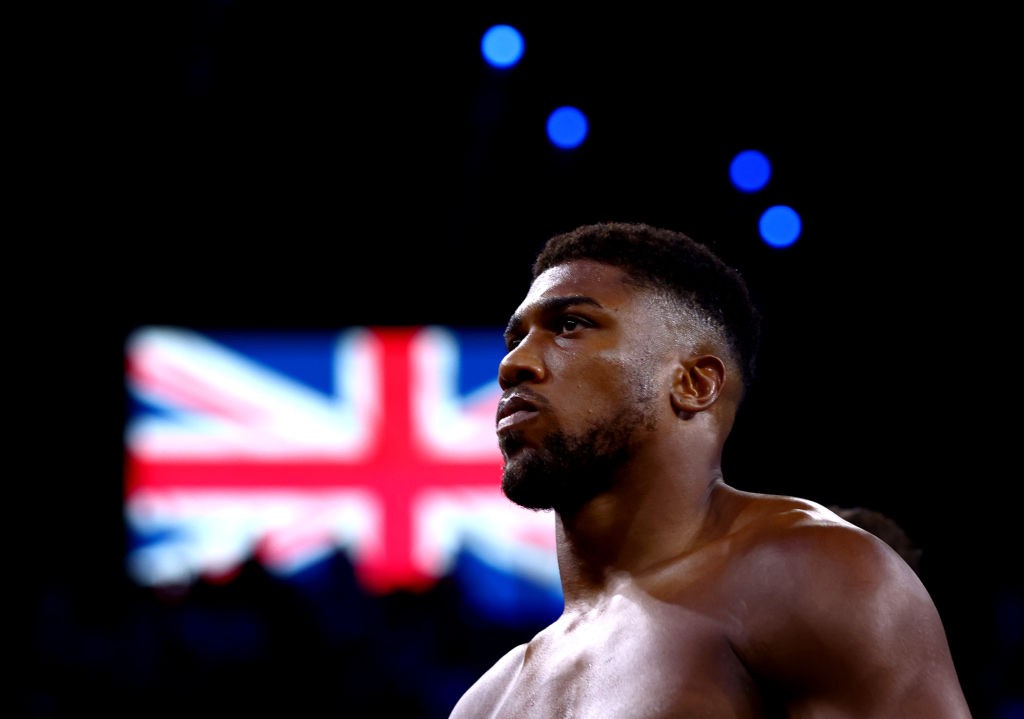 Anthony Joshua se envolve em acidente de carro com duas mortes