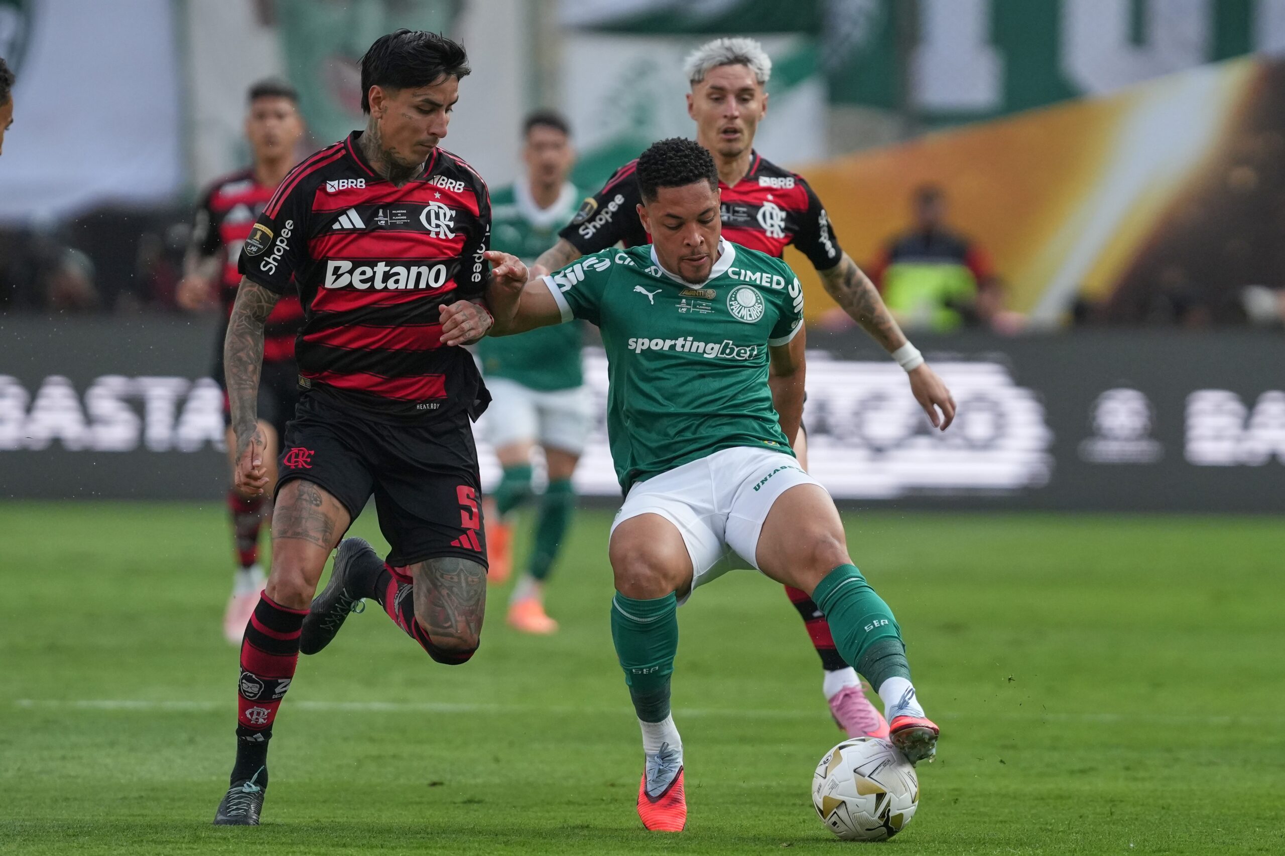 Bets fazem patrocínios de camisas do Brasileirão saltarem 125% em 2 anos e superarem R$ 1 bilhão