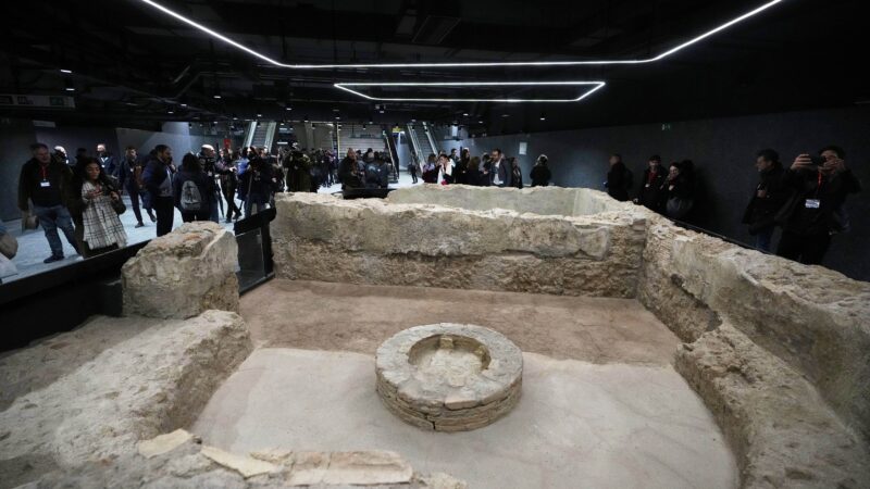 Desafio da engenharia: Roma faz estação de metrô debaixo do Coliseu e cria museu subterrâneo com objetos achados na obra