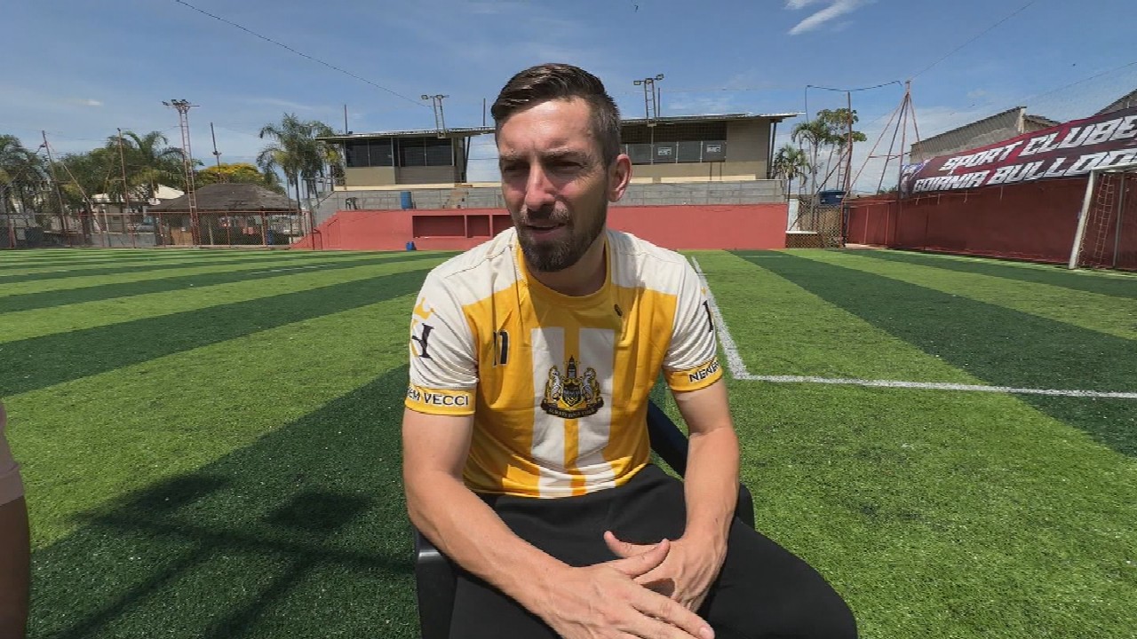 Atacante ex-Goiás faz gol de placa na várzea e viraliza; vídeo