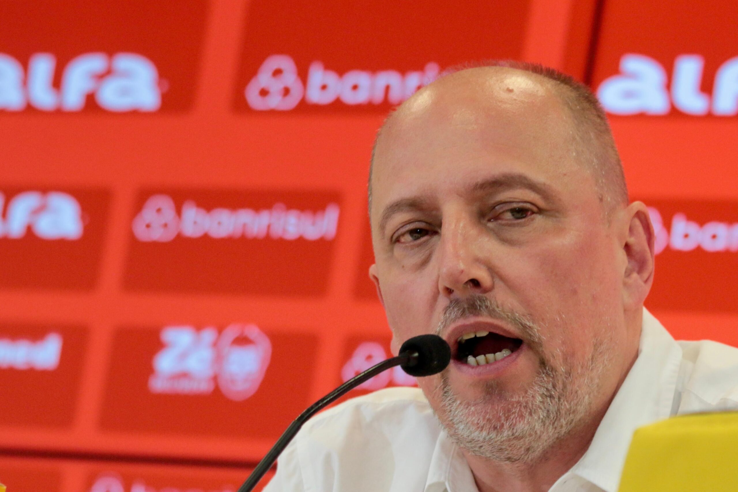 Barcellos, a fala e o fato