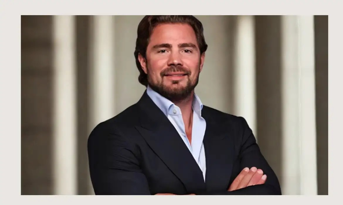 Daniel Vorcaro chega a Brasília para depoimento