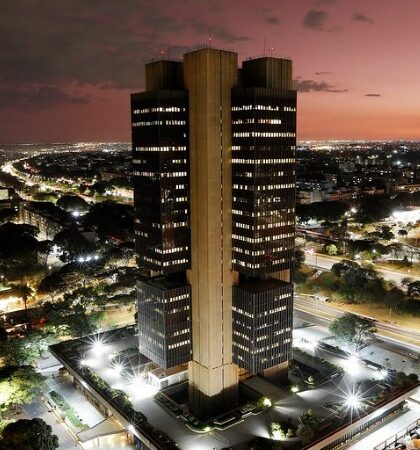 Na última reunião de 2025, Copom deve manter novamente juro estável em 15% ao ano