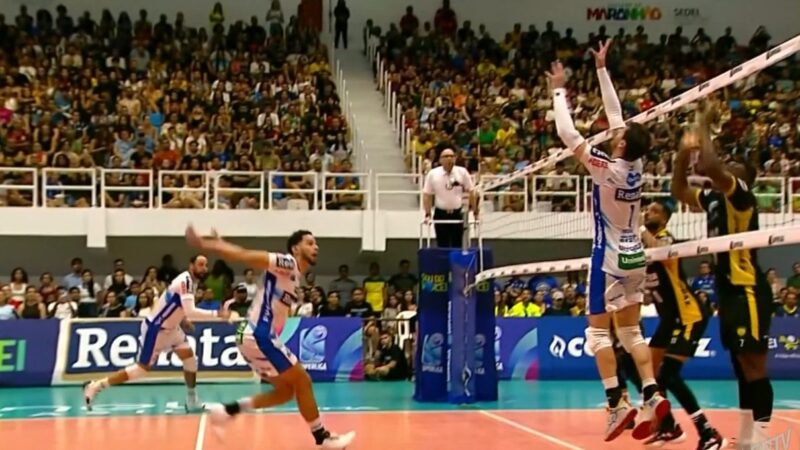 Bruninho dá largadinha de costas e faz lindo ponto para o Campinas; veja vídeo