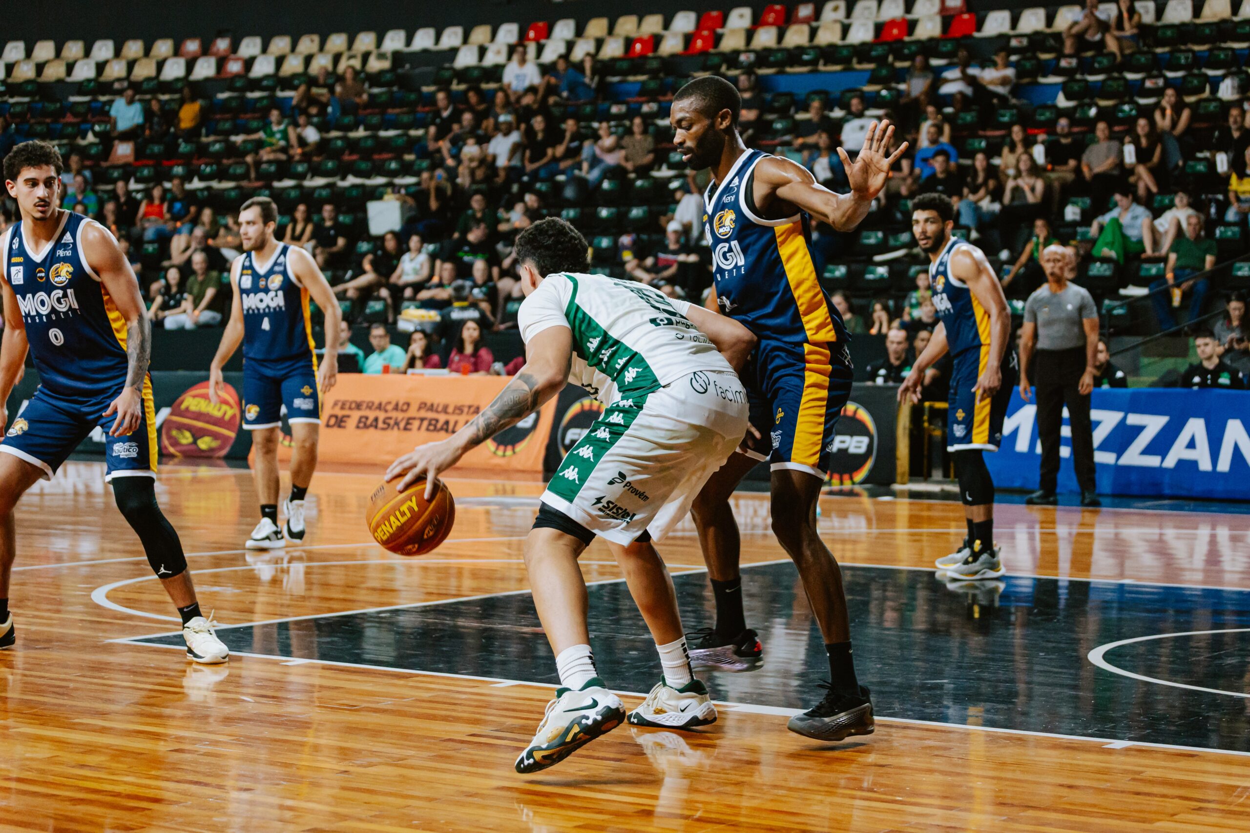 Bauru recebe o Mogi tentando subir na tabela do NBB