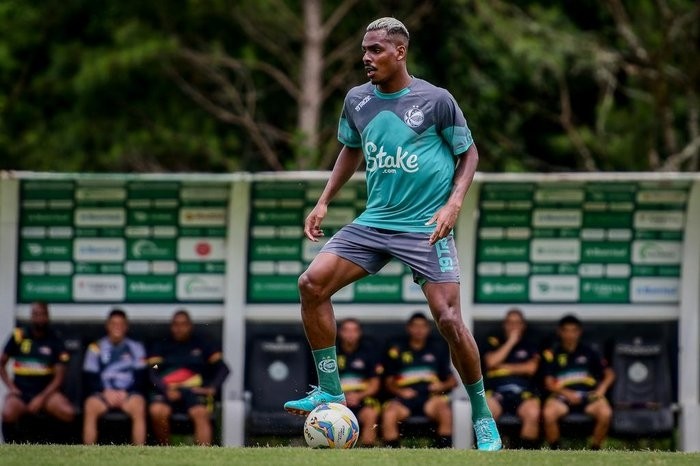 Vitória anuncia a contratação de Caíque Gonçalves