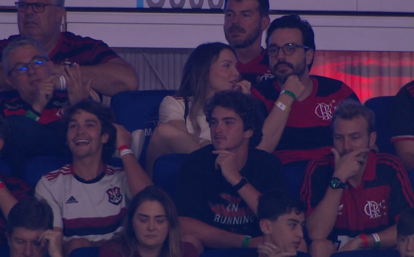 Rubro-negro assumido, João Fonseca marca presença no Maracanã em jogo do Flamengo