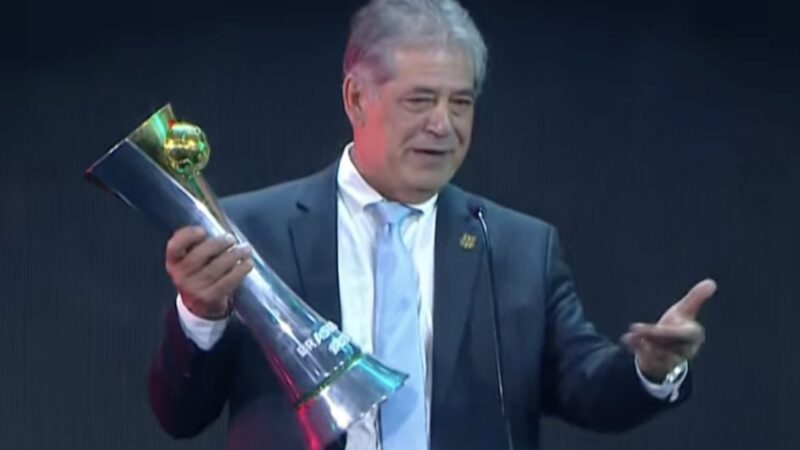 Ponte Preta recebe taça da Série C após 44 dias da conquista do título