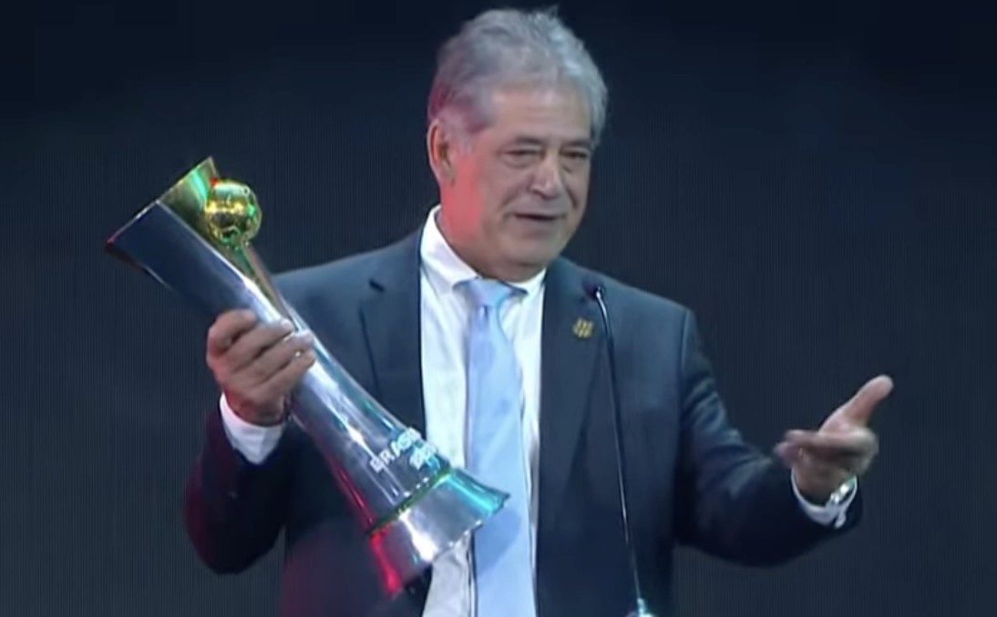 Ponte Preta recebe taça da Série C após 44 dias da conquista do título