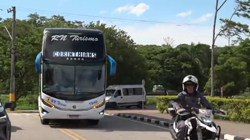 Corinthians retorna a São Paulo, faz treino regenerativo e espera por exames de Yuri Alberto