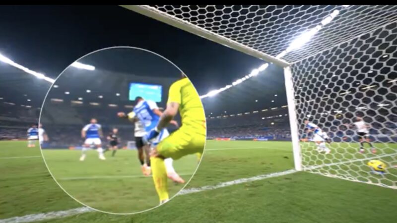 Técnico do Cruzeiro compartilha gol de Memphis por novo ângulo e deixa dúvida sobre lance; assista