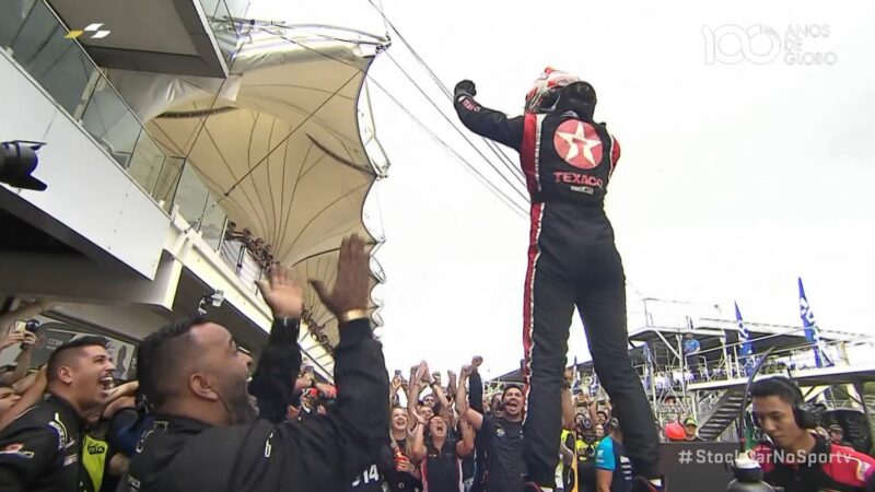 Em corrida eletrizante, Arthur Leist vence última prova da Stock Car no ano