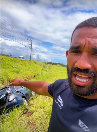 Esquiva Falcão sai ileso após capotar carro em rodovia no ES