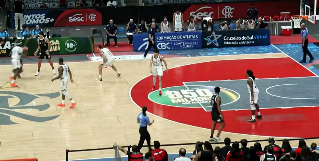 Flamengo vence o Botafogo e conquista sexta vitória seguida no NBB