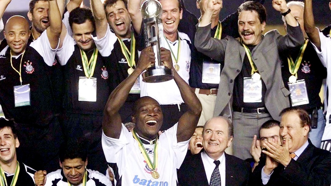 Título mundial e invasão de torcedores: como é a relação do Corinthians com o Maracanã