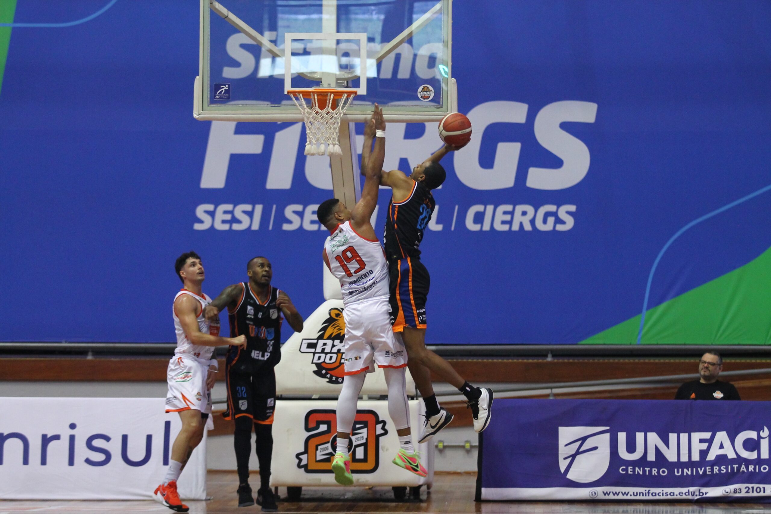 Caxias do Sul cresce no fim do jogo e vence a Unifacisa por 89 a 80