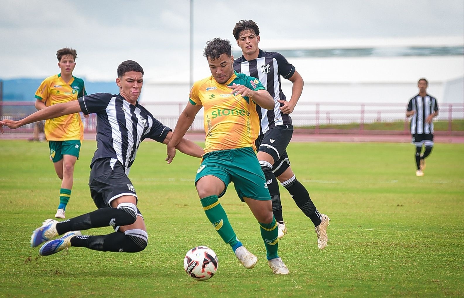 Ceará vence Monte Roraima na segunda rodada da Supercopa Capital