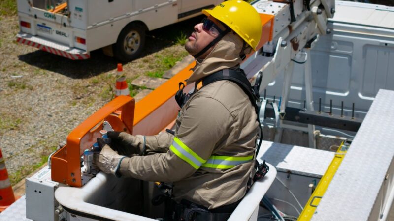 Aneel: conta de luz deve fechar 2025 com reajuste médio de 7%